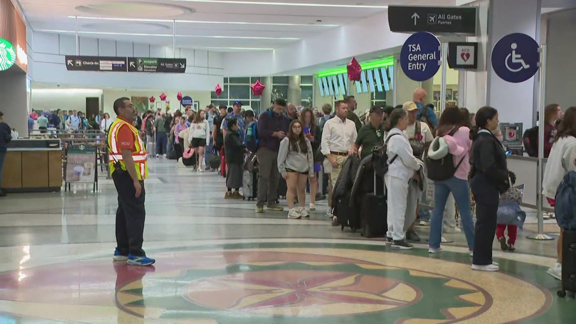 Long TSA wait times continue at Hobby Airport amid partial government shutdown
