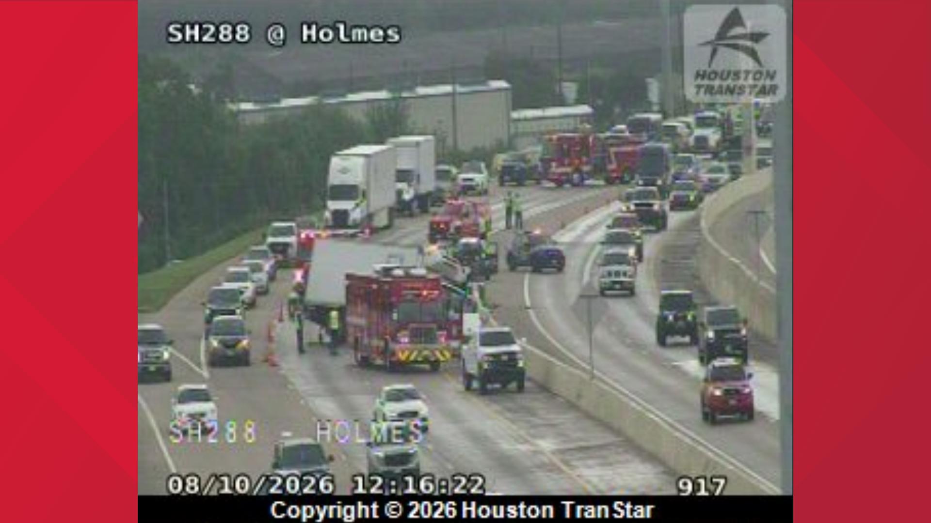 Major crash involving box truck blocked multiple lanes on SH-288 | khou.com
