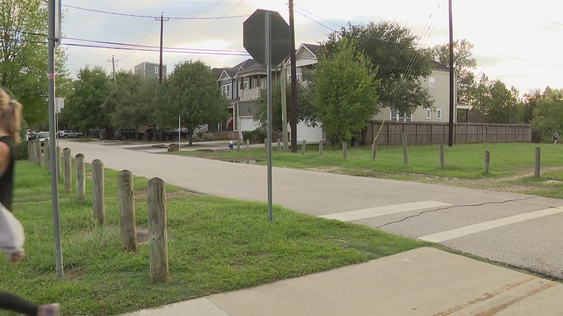 Man flashing women in the Heights in Houston - Vimarsana News