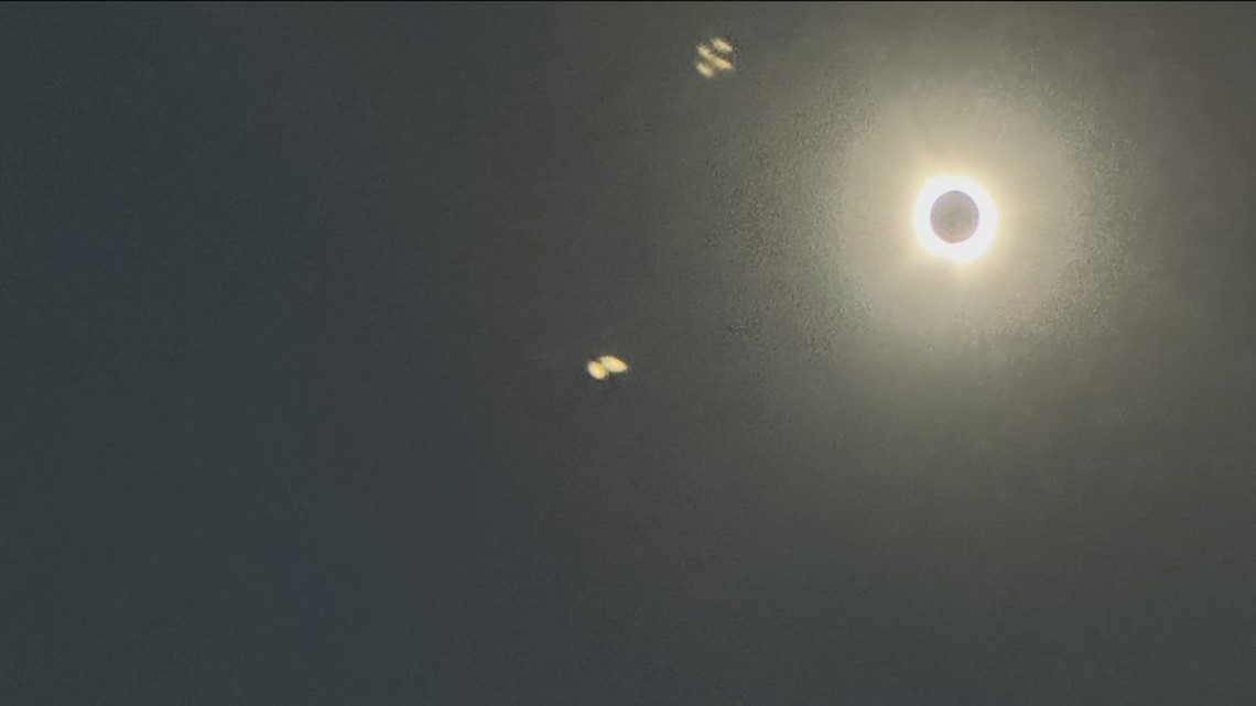 Plane passengers take to sky for best view of solar eclipse - Vimarsana News
