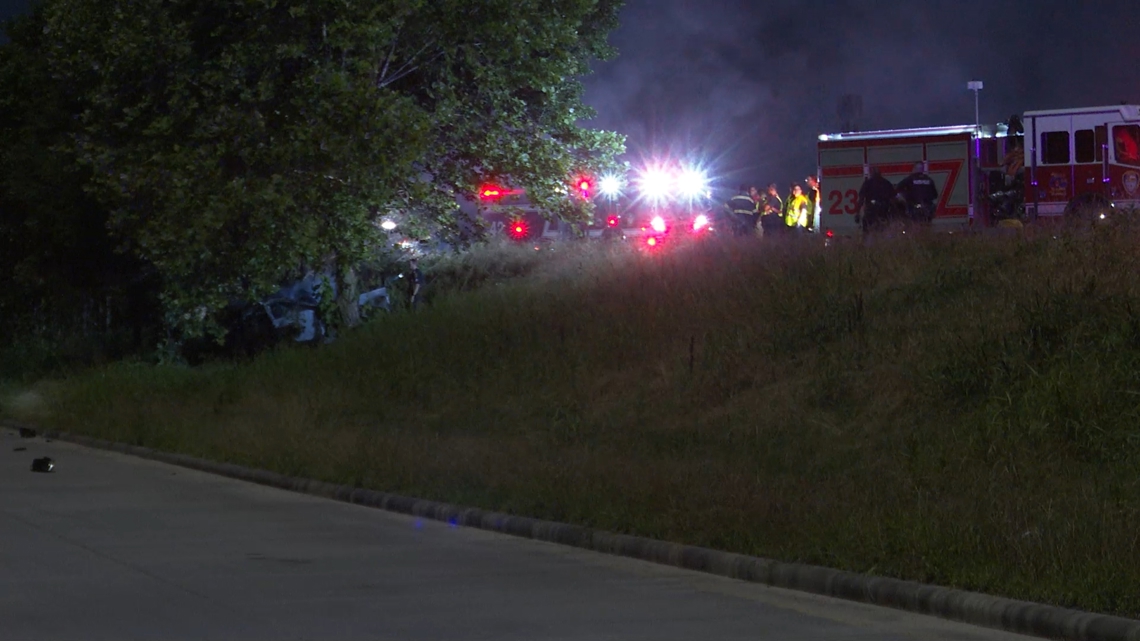 East Loop closed heading north near Clinton after deadly crash - Vimarsana News