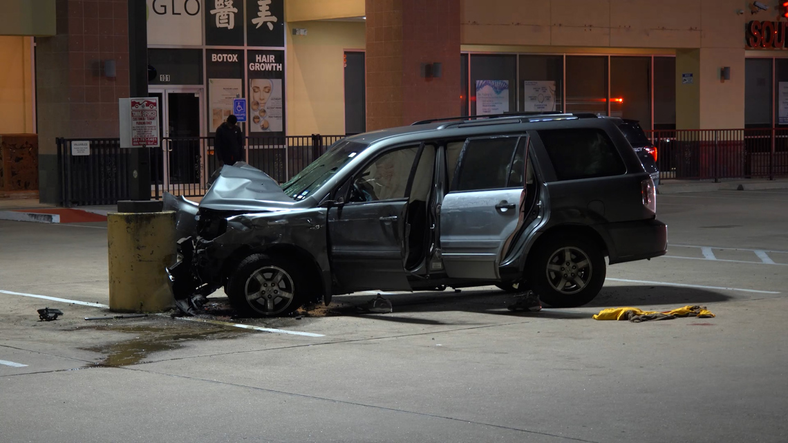 Victim found with gunshot wound to neck after crashing into pole in west Houston, police say