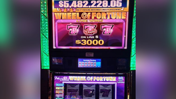 Free wheel fortune slot machine