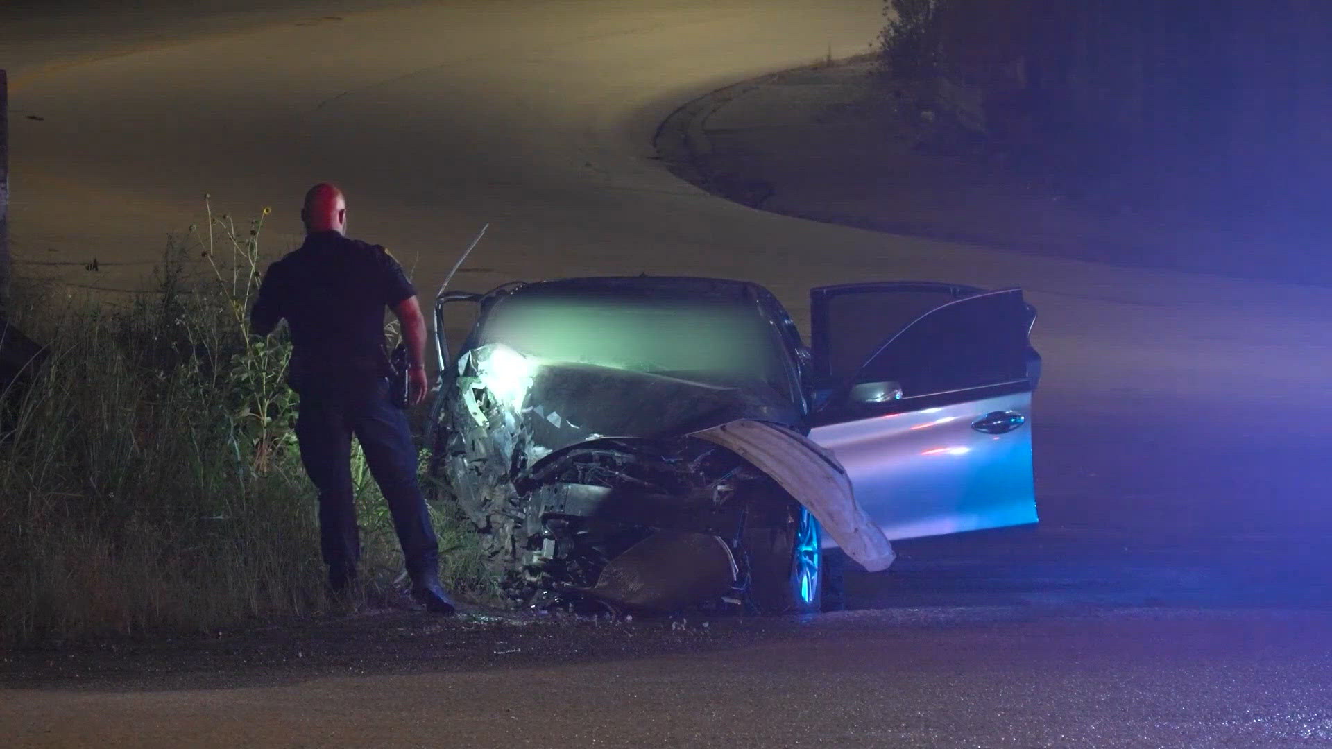 Driver on the run after chase ends in deadly crash in east Houston, police say