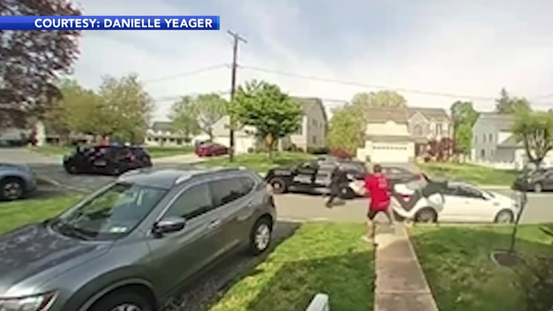 Caught On Video Pizza Delivery Driver Trips Suspect Running From