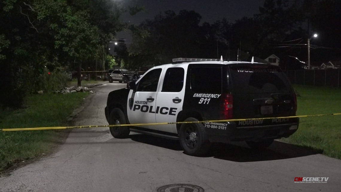 Man Found Dead In The Middle Of Street In Northeast Houston, Police Say ...