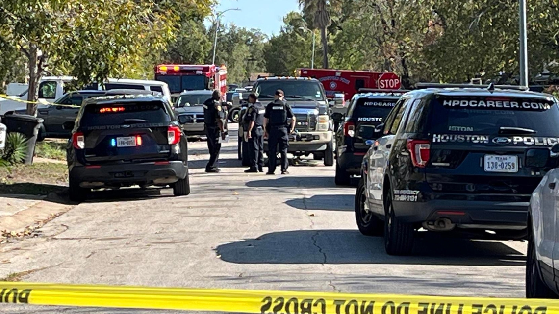 7-year-old killed after crash on Willow Glen Drive in South Park area, Houston police say