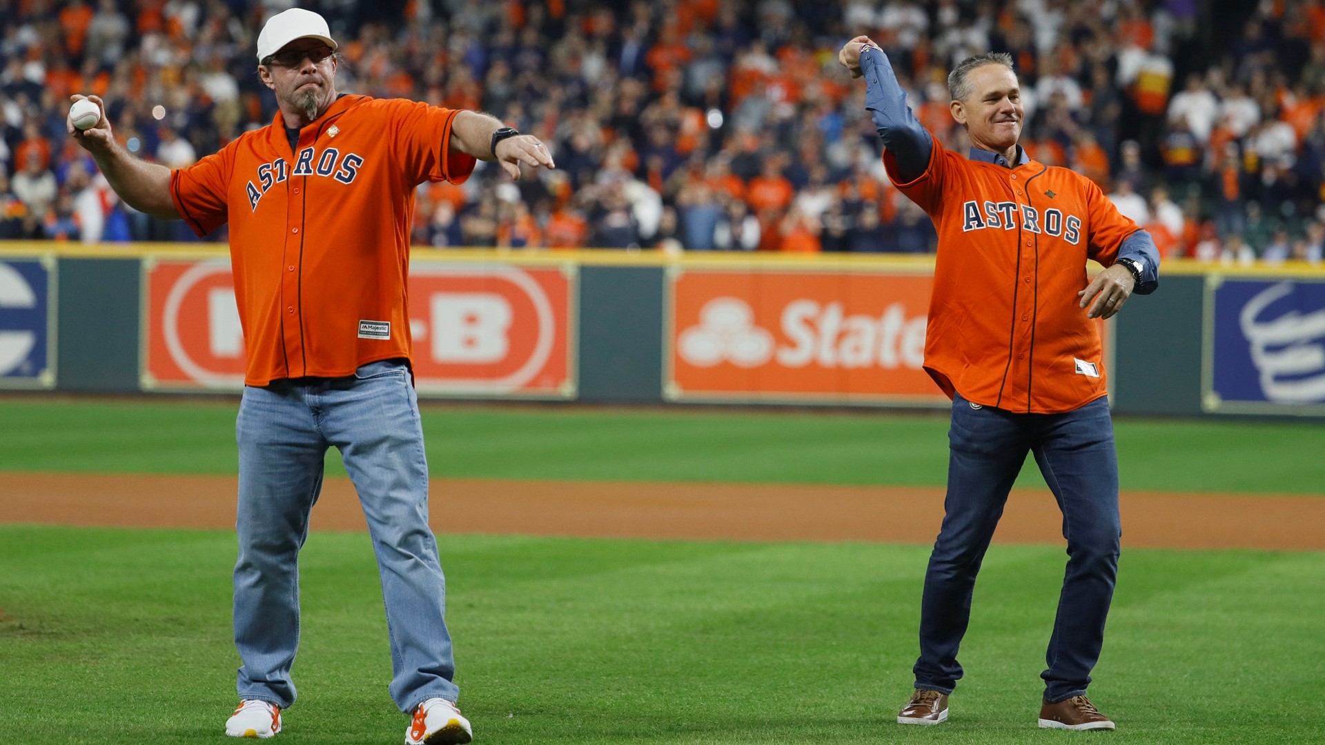 Craig Biggio and Jeff Bagwell through out first pitch of Game 7 | khou.com