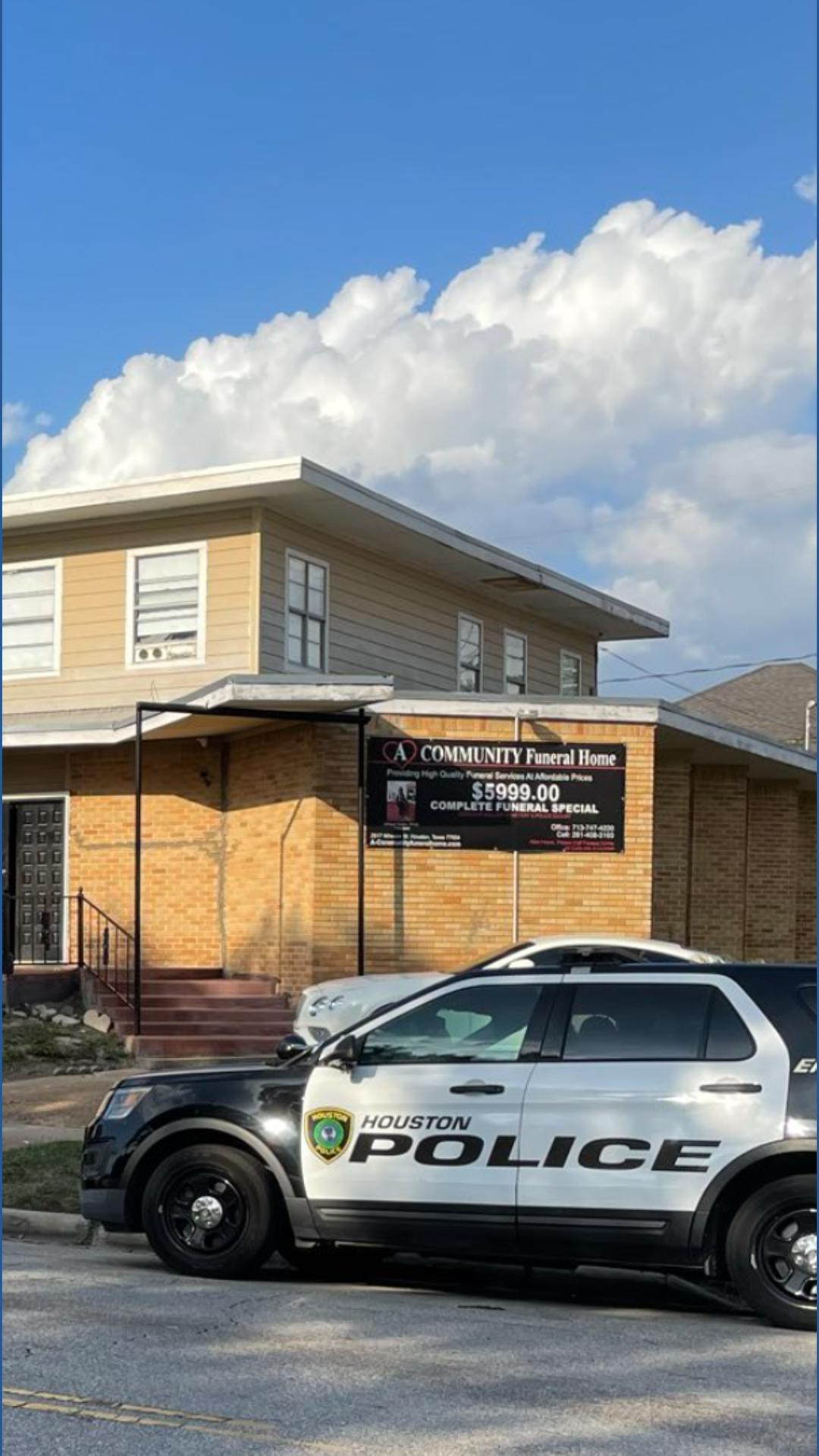 HPD: Police interrupt funeral service during identity theft ...