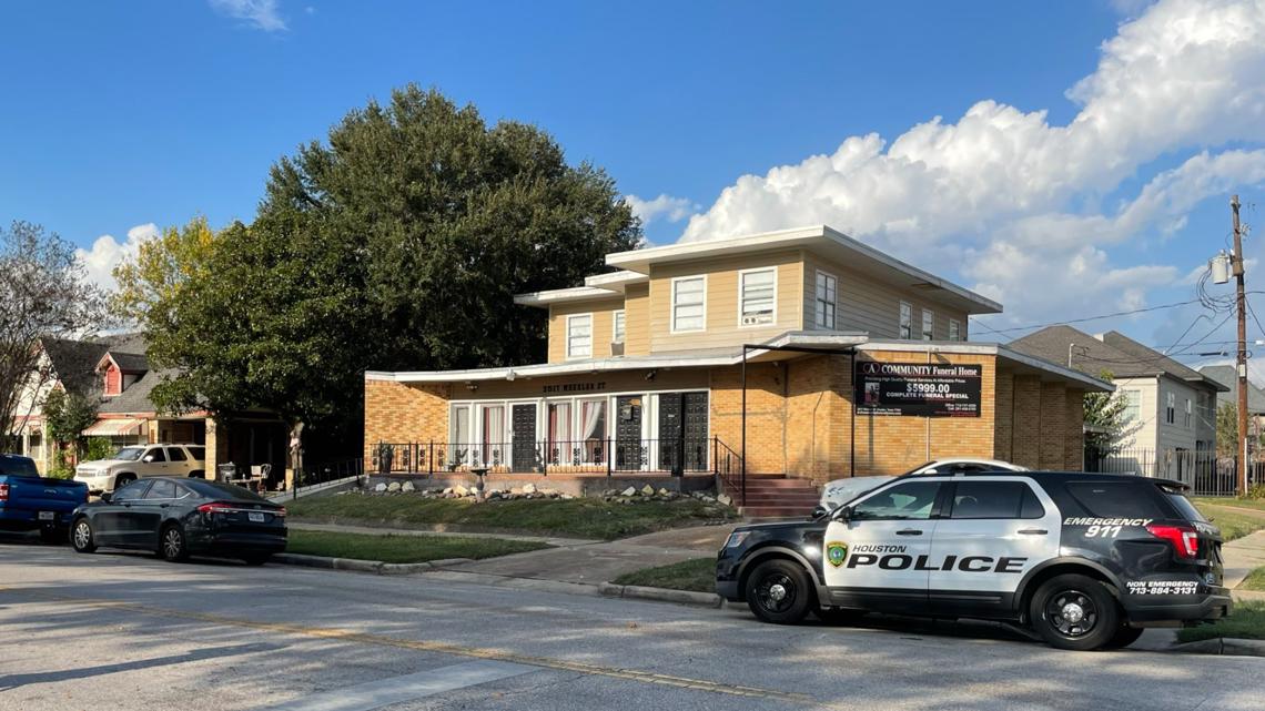 HPD: Police interrupt funeral service during identity theft ...