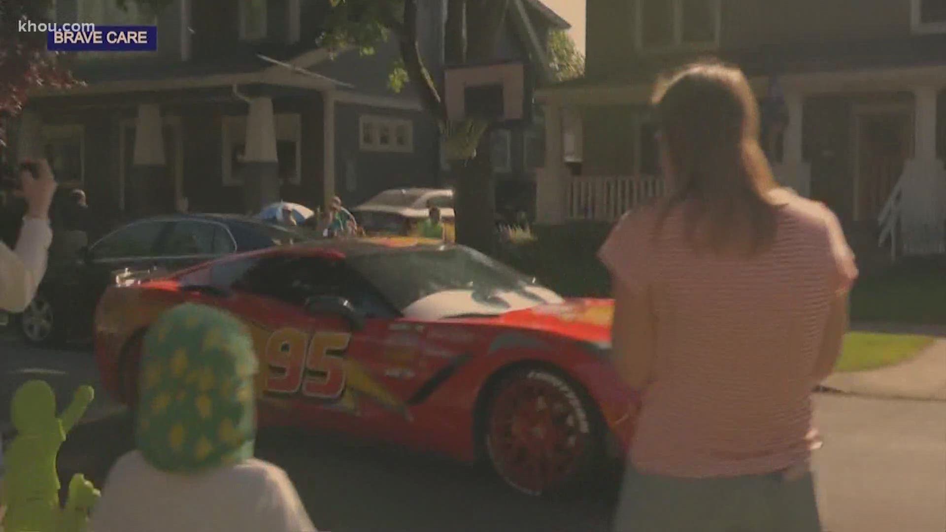 Oregon pediatrician makes house calls in Lightning McQueen car