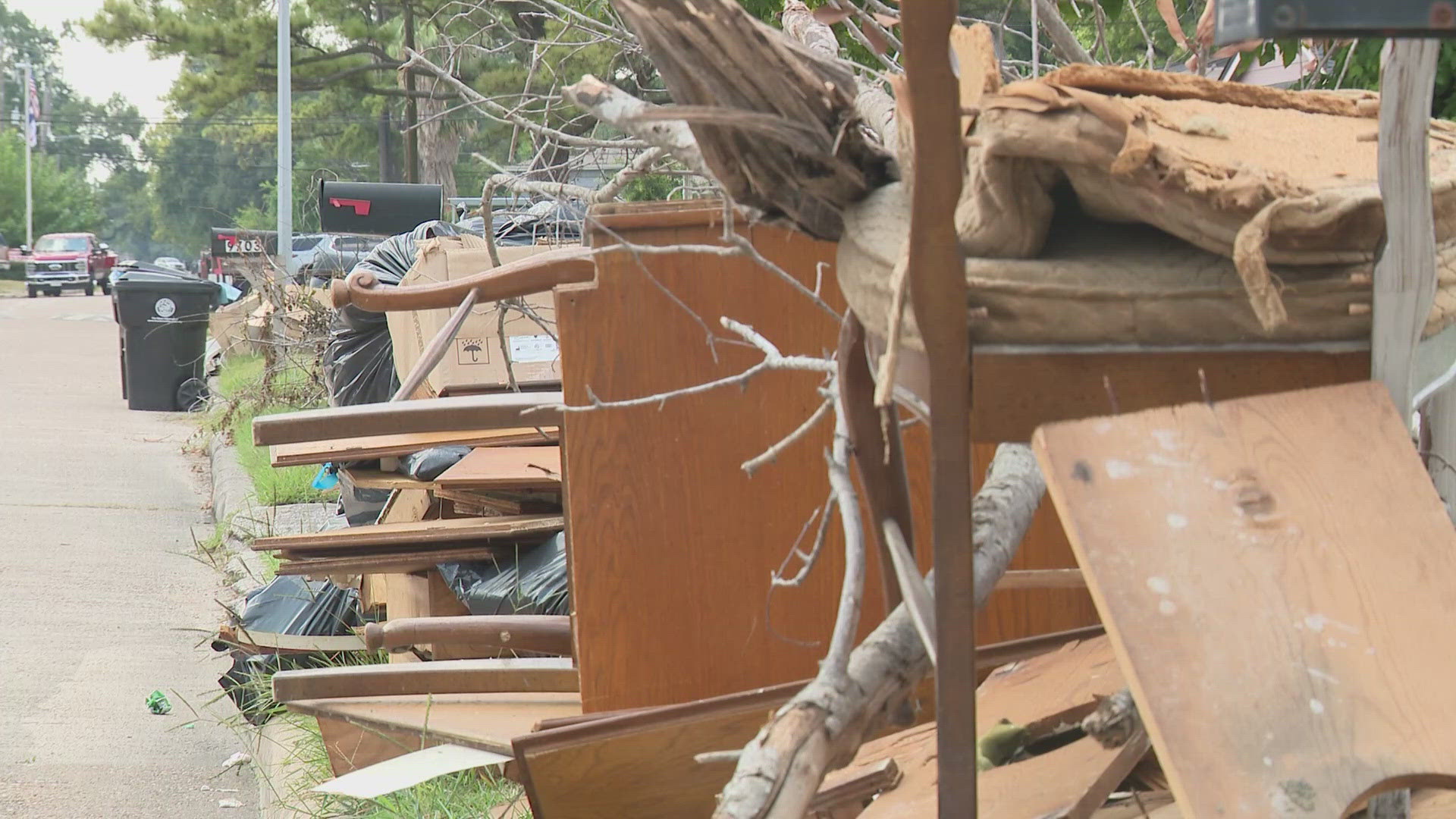 Houston residents frustrated over delays in heavy track pickup | khou.com