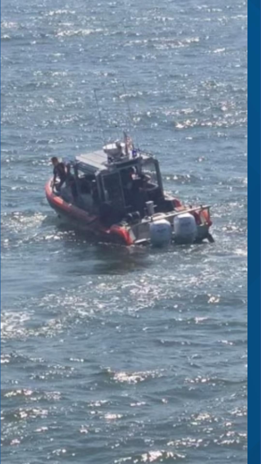 Coast Guard rescues 3 after boat capsizes off Texas coast | khou.com