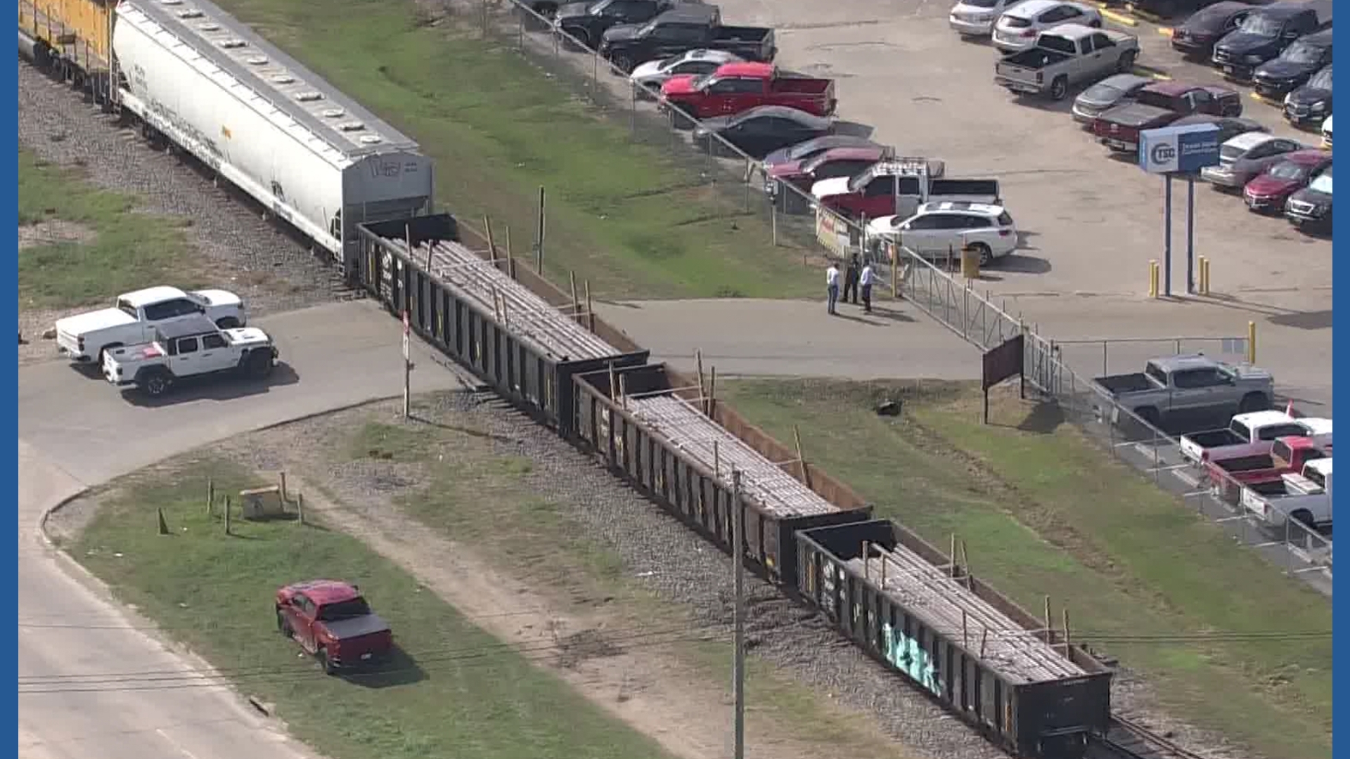 Train In Houston Man dies after being struck by train in SE Houston, HPD says | khou.com