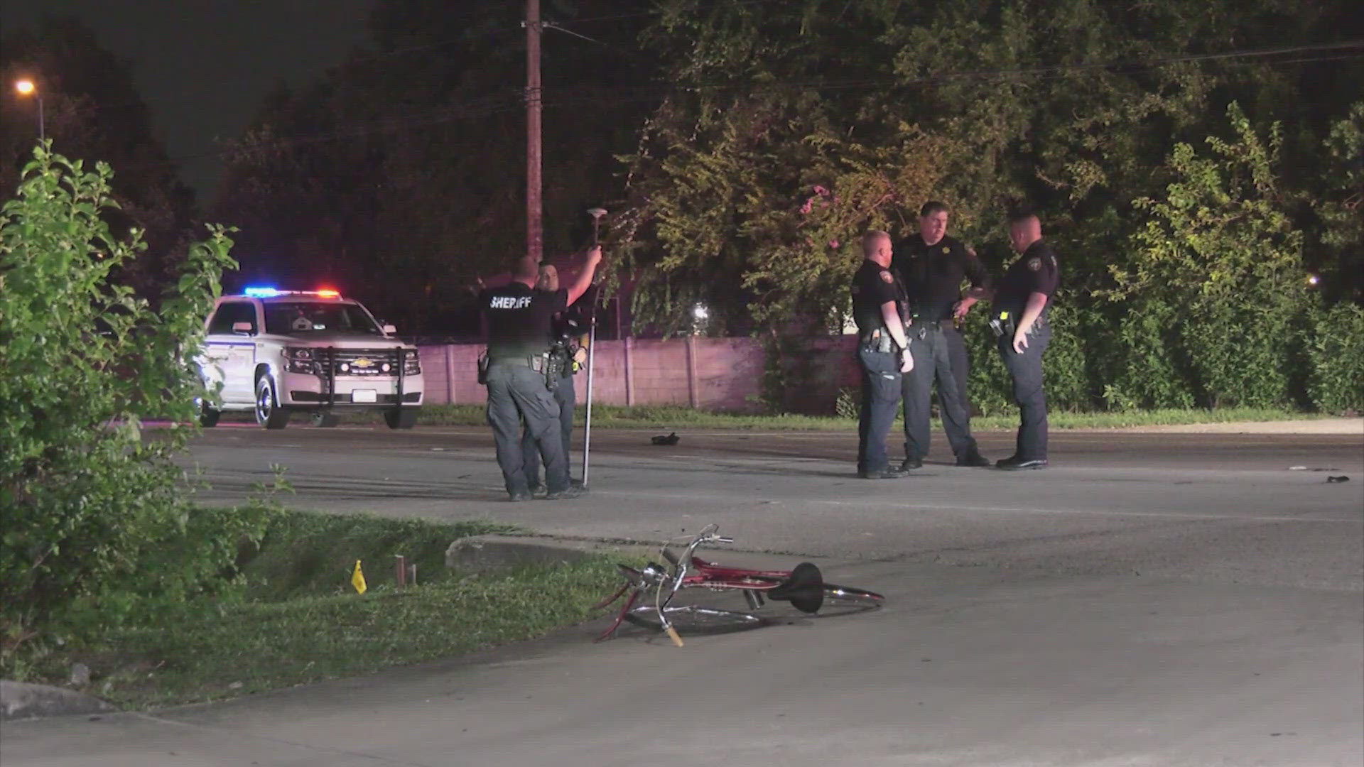 絵画 the men killed two people. Couple killed in bicycle crash on Veterans Memorial Drive