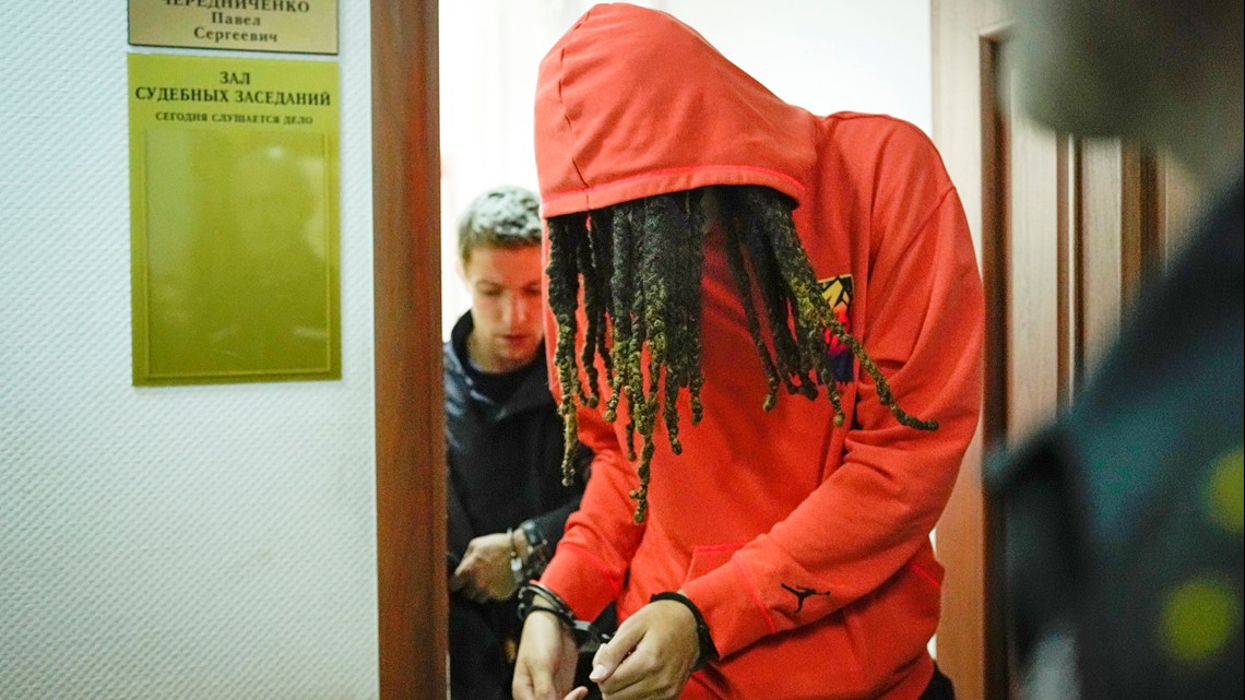 Brittney Griner muncul di pengadilan Moskow untuk sidang penahanan