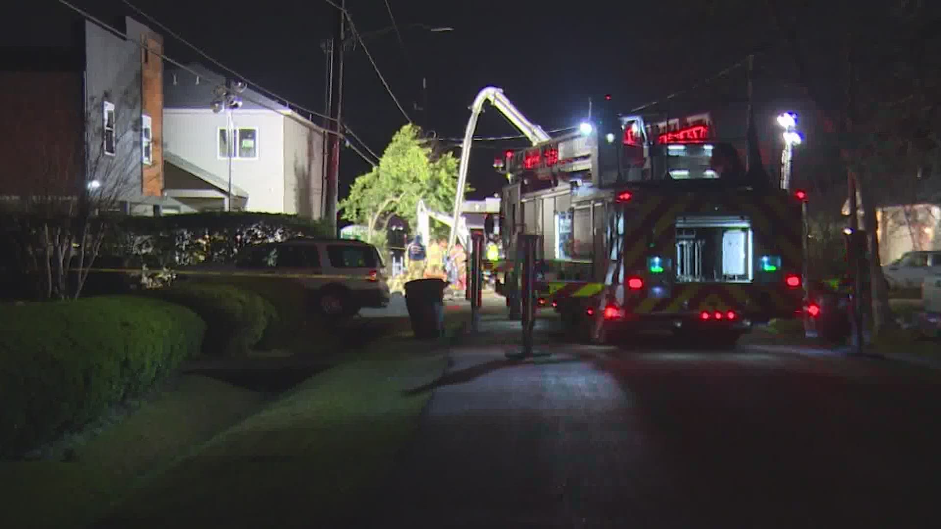 Firefighters Try Recovering Body From Trench In SE Houston | Khou.com