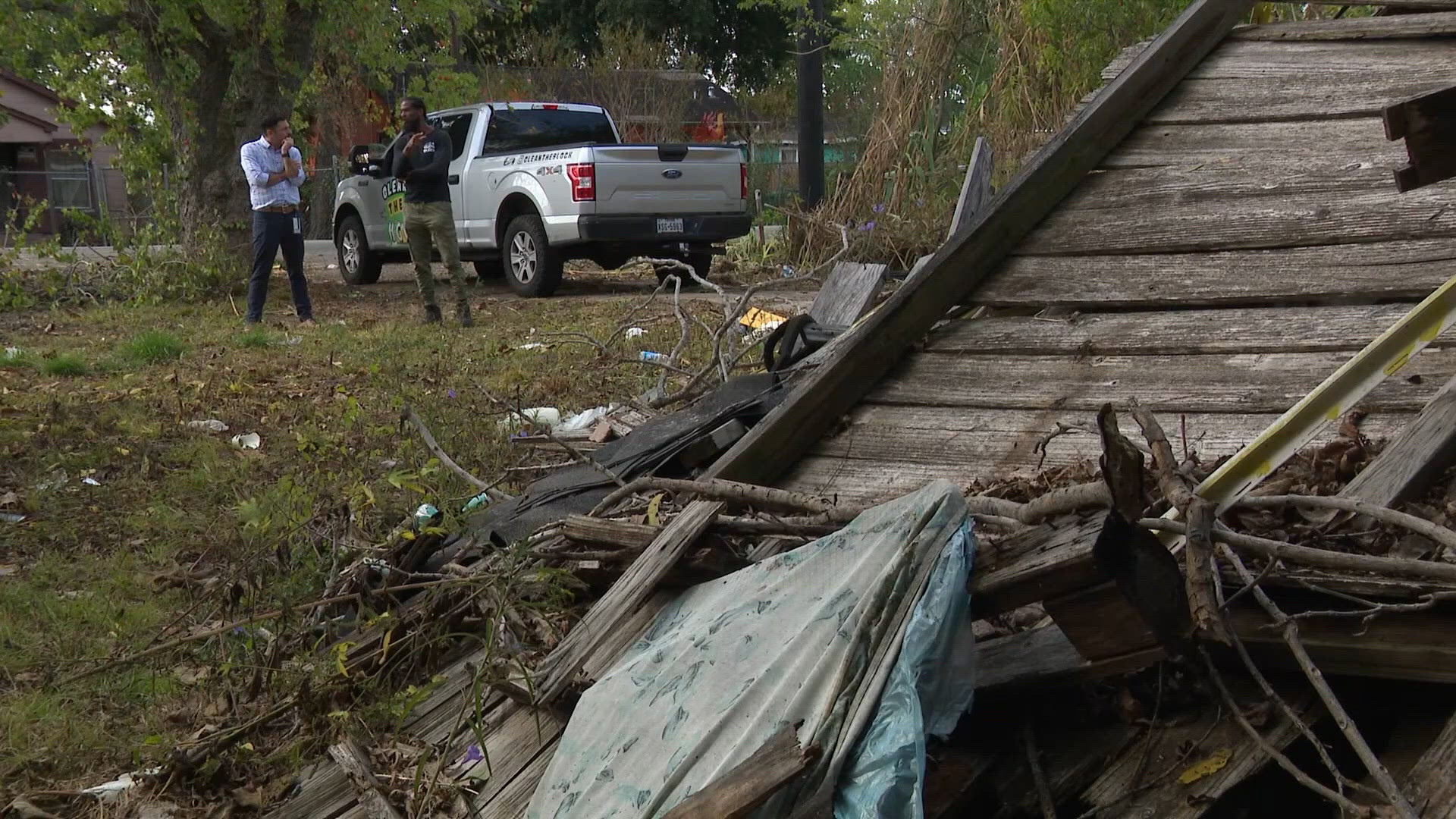 Houston considers new illegal dumping rules as Sunnyside residents clean up
