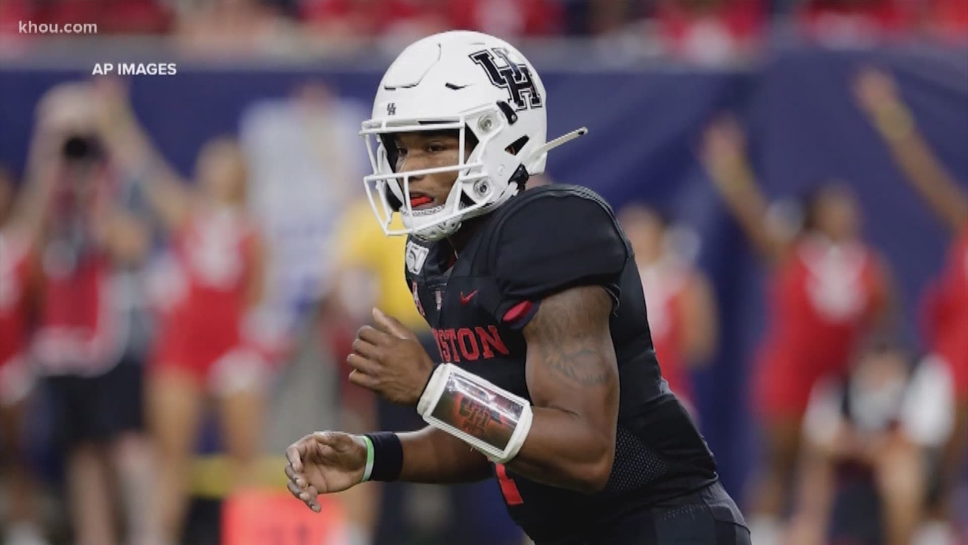 Houston Cougars quarterback D'Eriq King announced he is entering his name into the transfer portal after redshirting this past season.