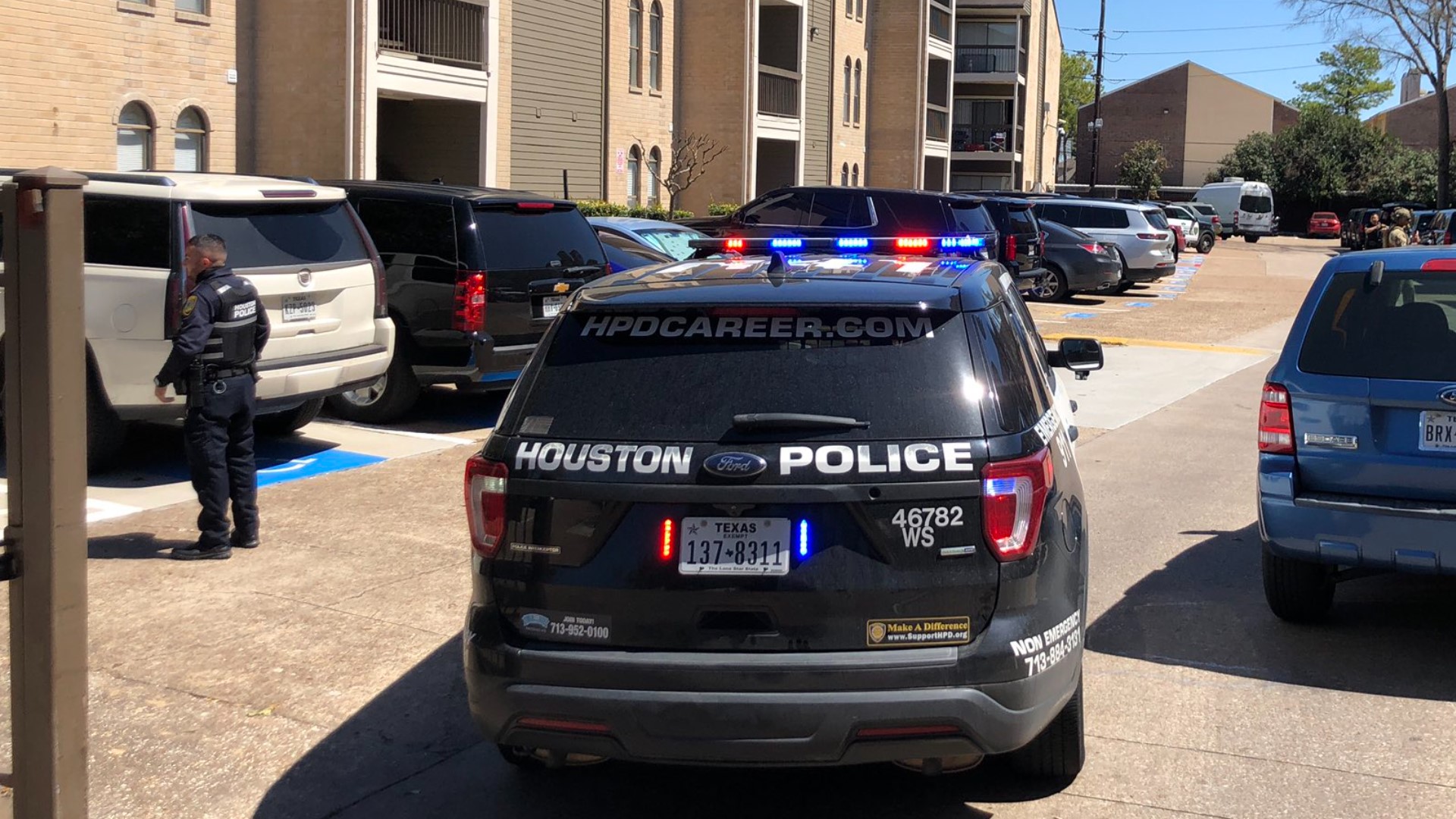 Houston Crime: SWAT Team Responds To Man Barricaded In His Home | Khou.com