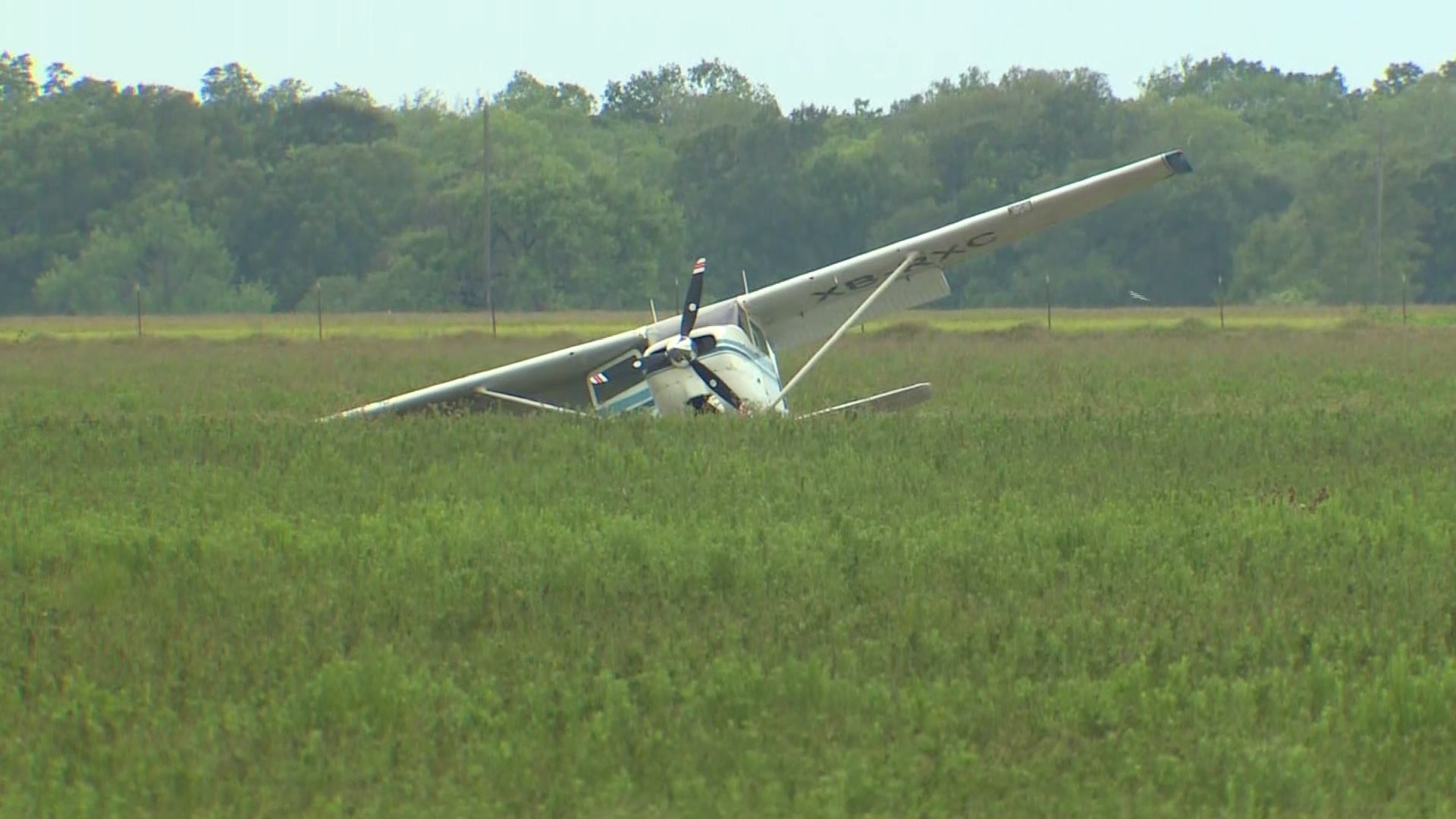 A small plane crashed near Beasley in Fort Bend County Thursday evening, according to the county sheriff's office.
