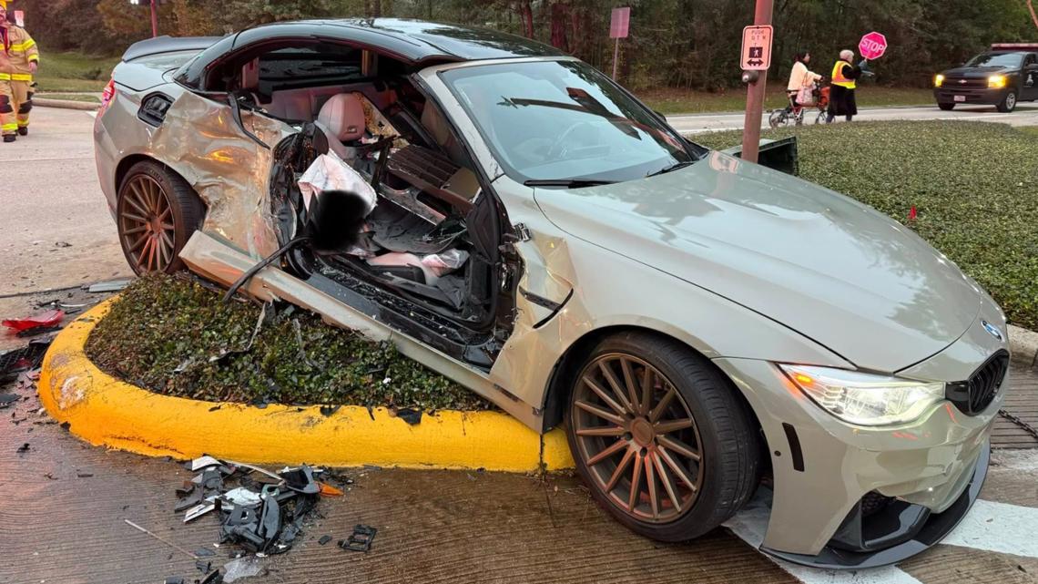 3 people injured in crash on Research Forest in The Woodlands