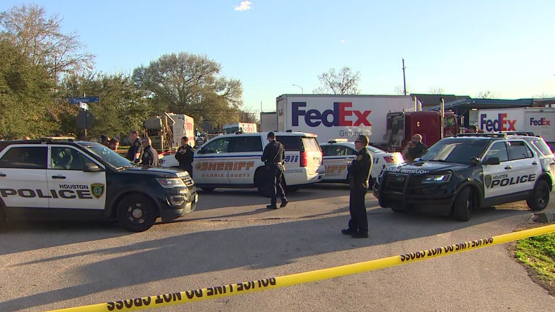 Houston, Texas news: Off-duty deputy shoots at suspect - Vimarsana News