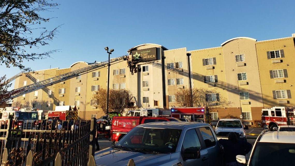 HFD: Petugas pemadam kebakaran memadamkan kebakaran hotel di Katy timur