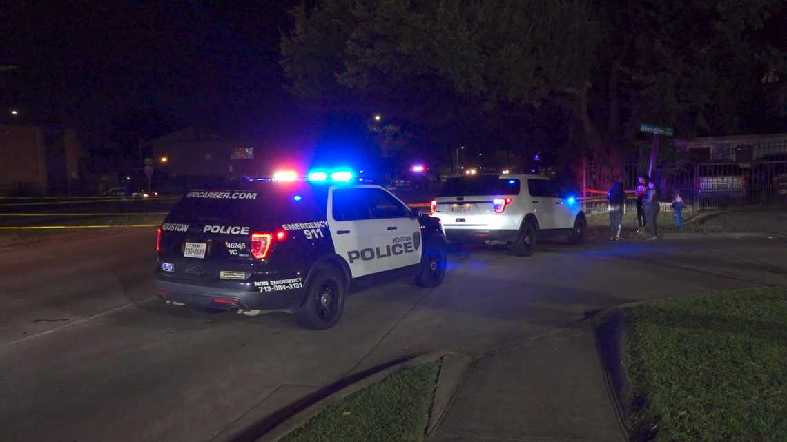 Man struck, killed overnight while crossing street in southeast Houston ...