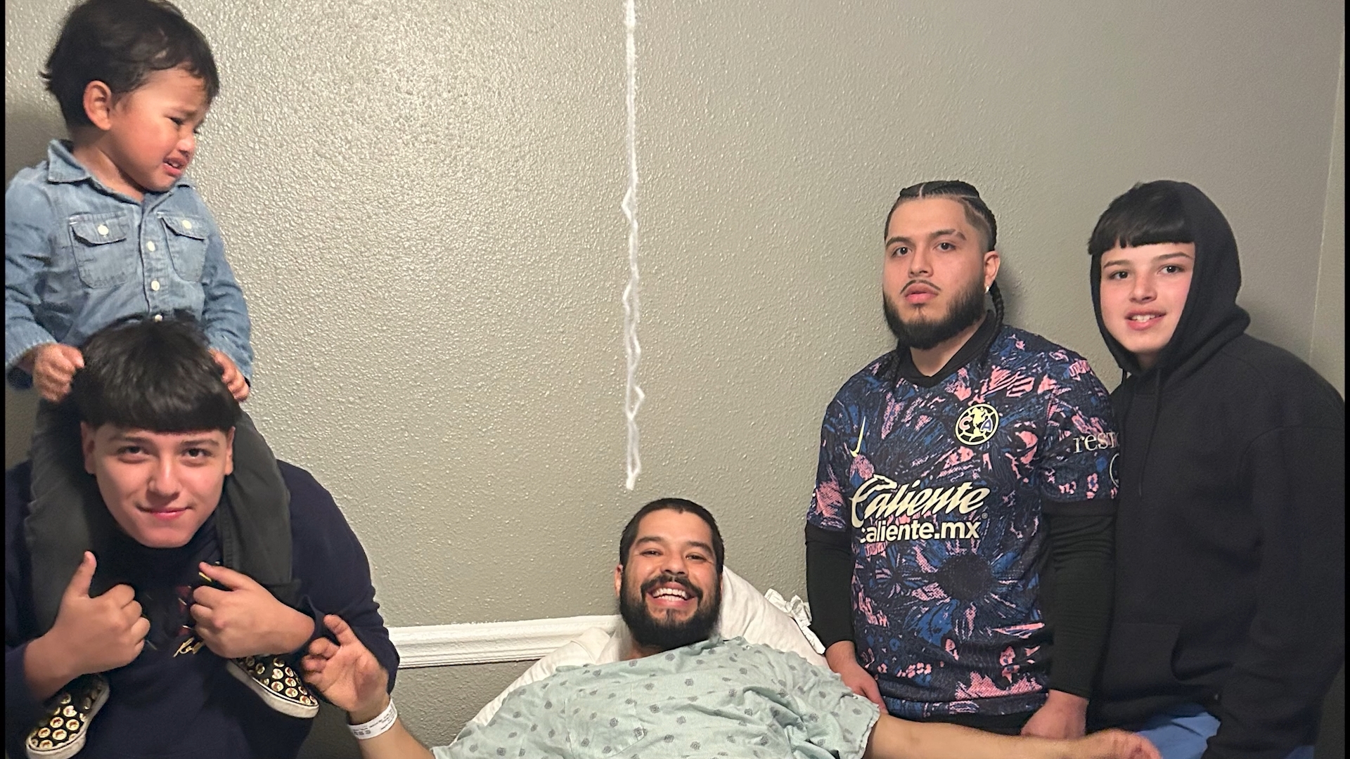 Father of four loses leg in roadside crash while helping his mother in ...