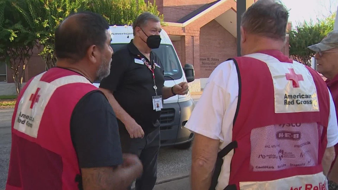 Red Cross volunteers from Houston head to Florida | khou.com