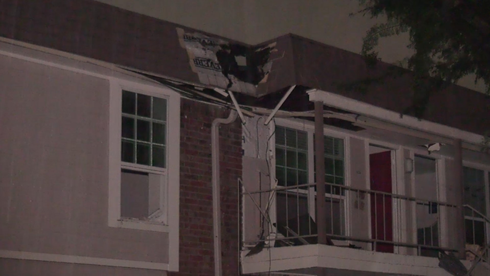 Lightning strikes NW Houston apartments during Tuesday storms