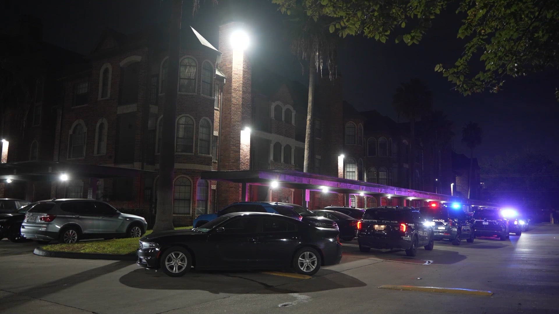 Man in Halloween costume critically shot at Houston apartment complex ...