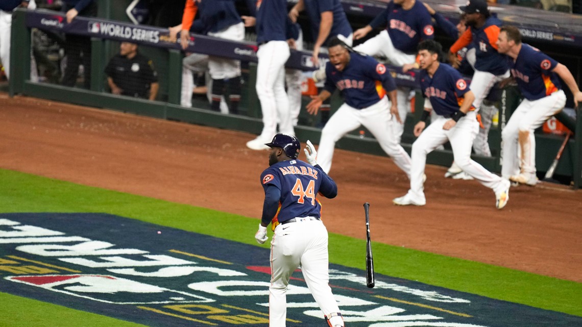 Penggemar Astros berakhir dengan bola home run Game 6 dari Yordan Alvarez