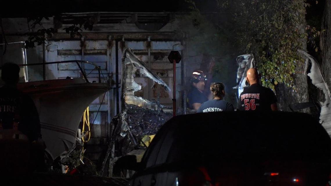 Man found dead after trailer fire in northeast Houston, police say ...