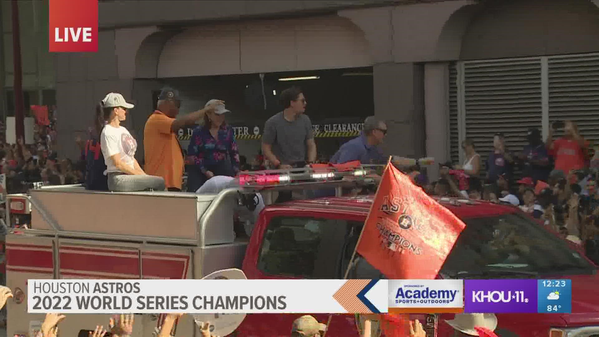 KHOU 11 News - ICYMI: Craig Biggio and Jeff Bagwell greeted fans during the  World Series Championship Parade! 📸⚾📸⚾📸 More photos-------->