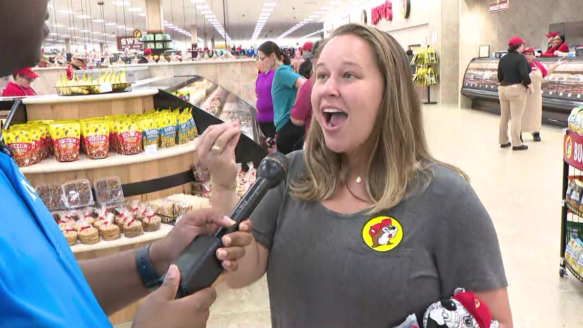 Houston woman among first in line at world's biggest Buc-ee's in Texas