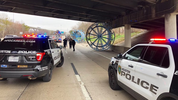 Houston Traffic: Oversized Load Strikes Houston Ave. Bridge | Khou.com