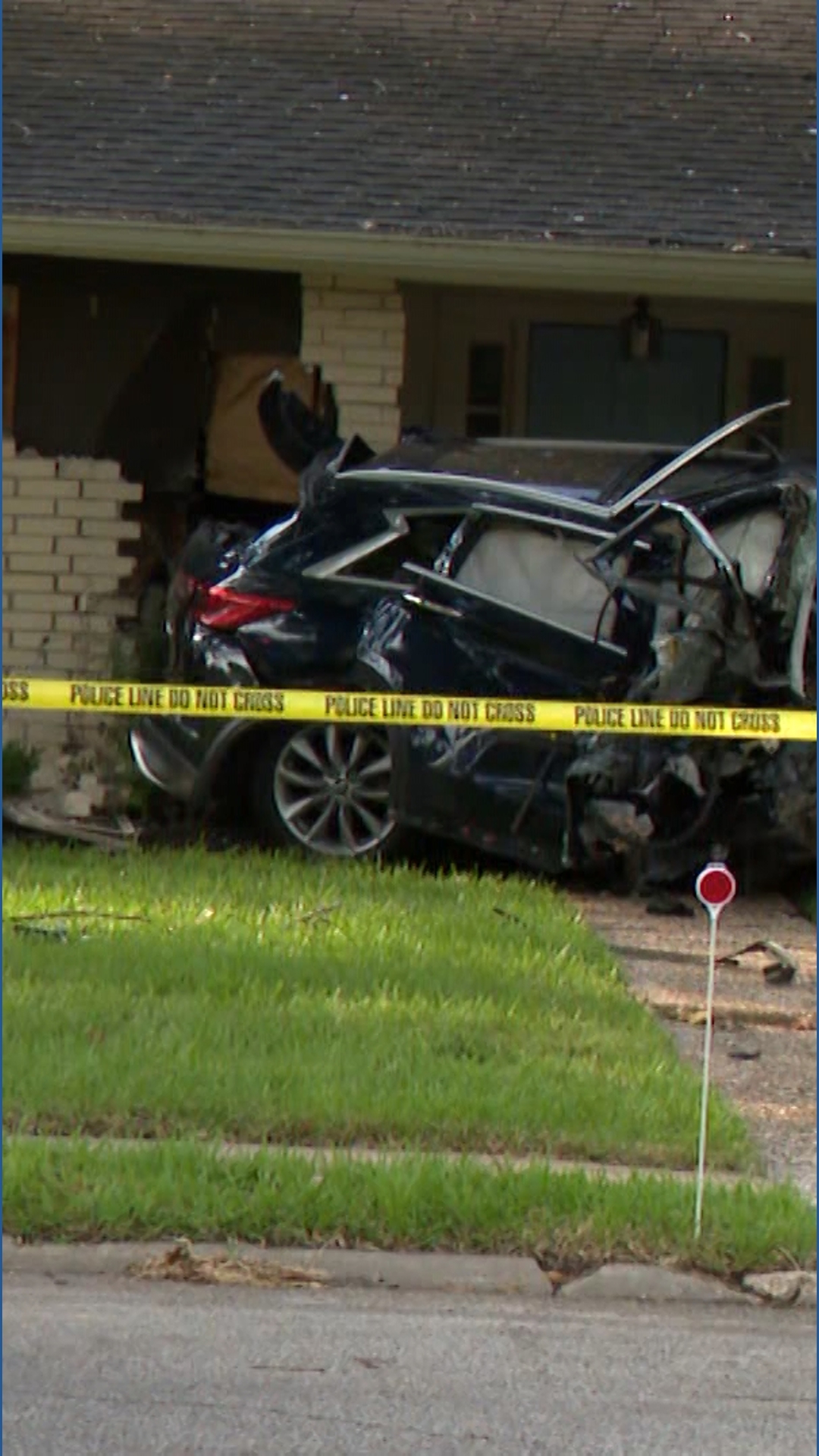 Woman dies in west Houston car crash into home | khou.com