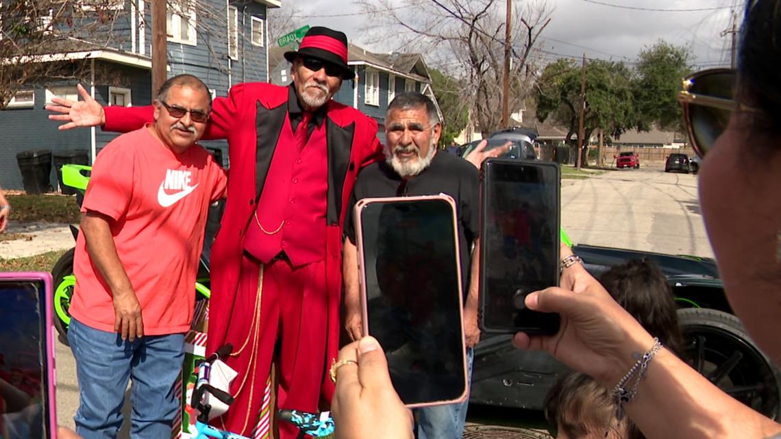 'Our 44th year' | Pancho Claus takes annual Christmas toy cruise through Houston's East End