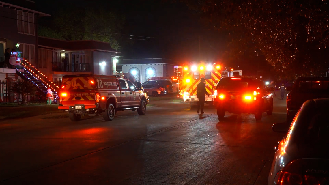 3 hurt in possible shootout at west Houston apartment complex, police say