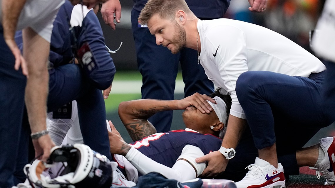 Texans' Tank Dell Carted Off With Ankle Injury Against Broncos | Khou.com