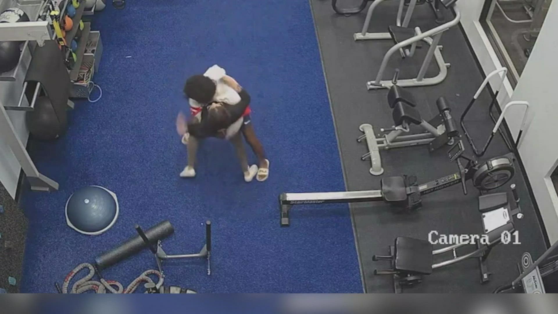 Florida woman fights off man who chased, attacked her at gym | khou.com