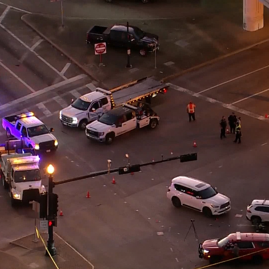 Major fatal crash shuts down Highway 6 at US 59 in Sugar Land | khou.com
