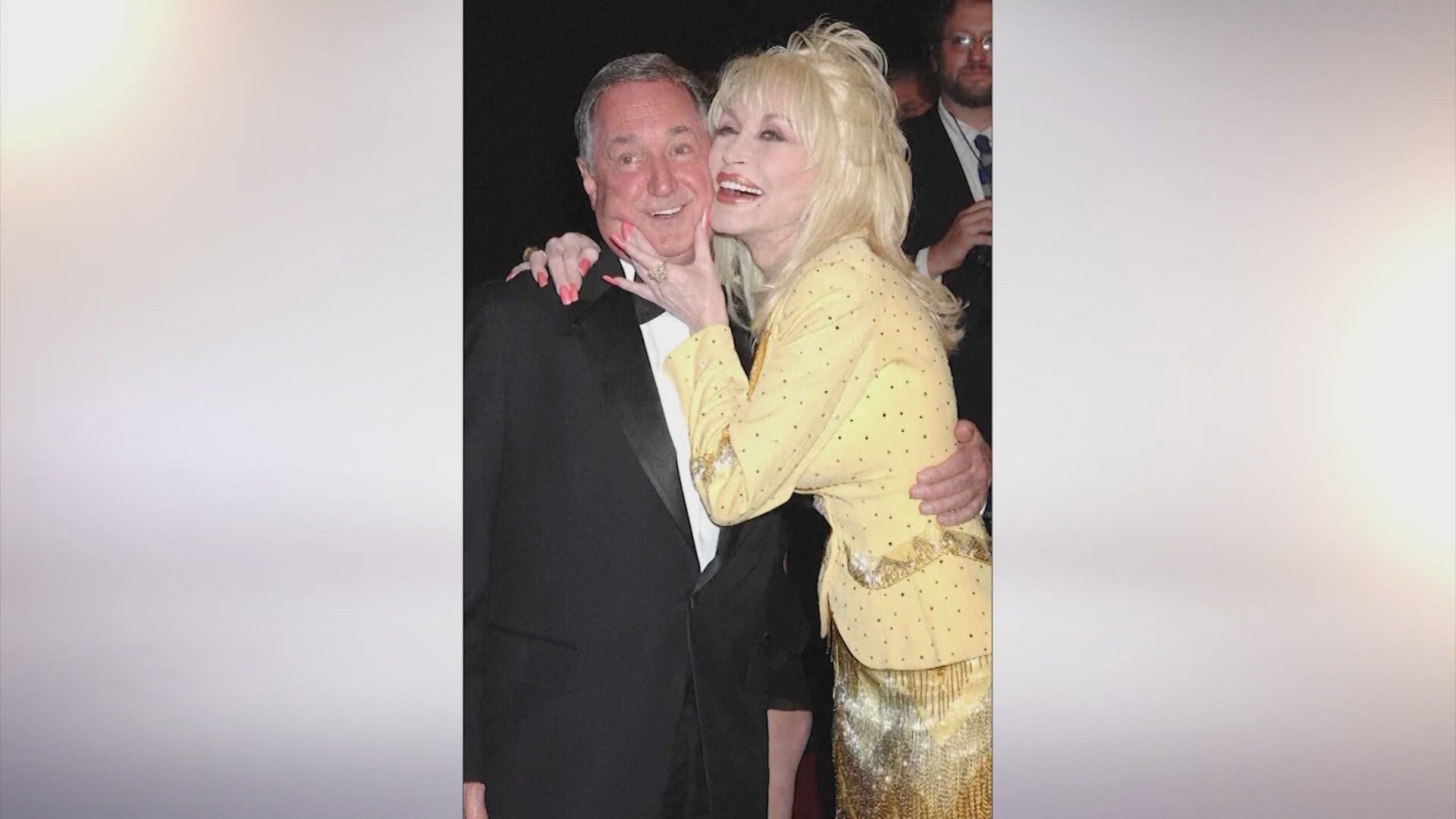 Neil Sedaka, legendary singer-songwriter, dies at 86 | khou.com