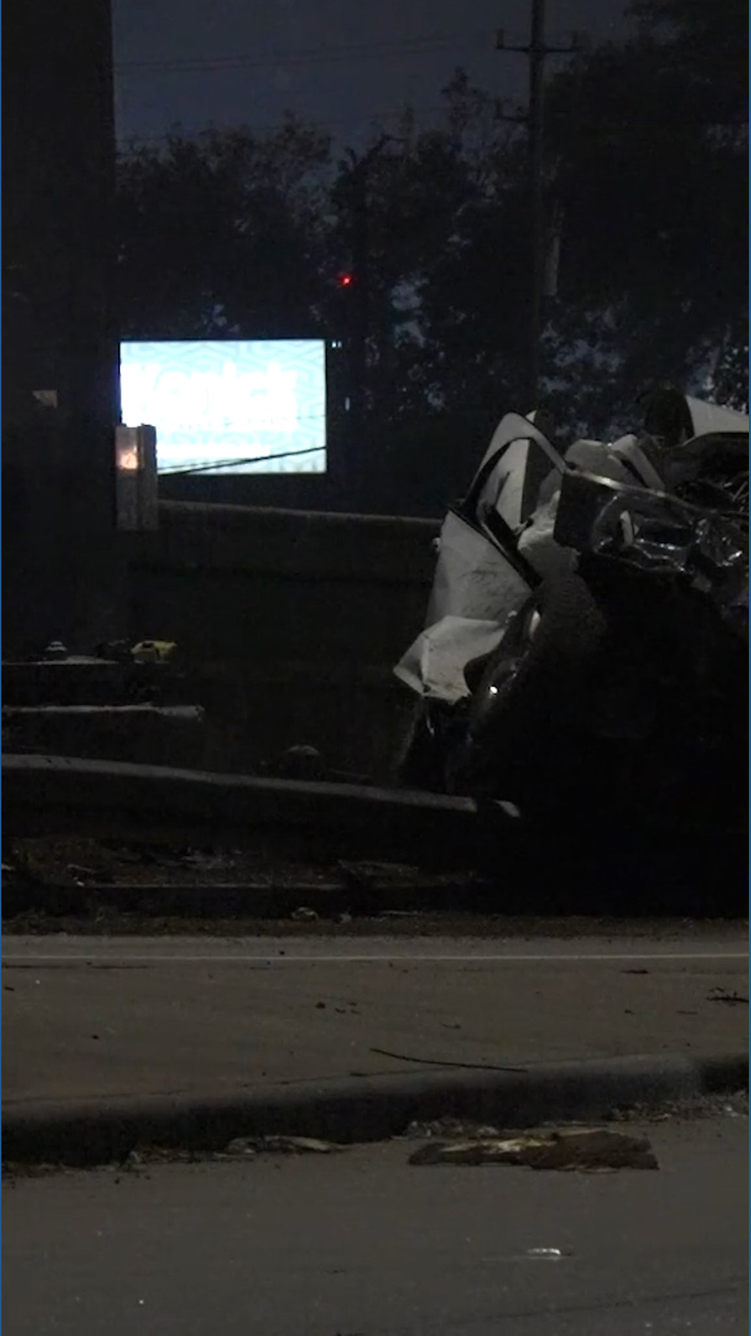 Driver dies after crashing into light pole while exiting North Freeway ...