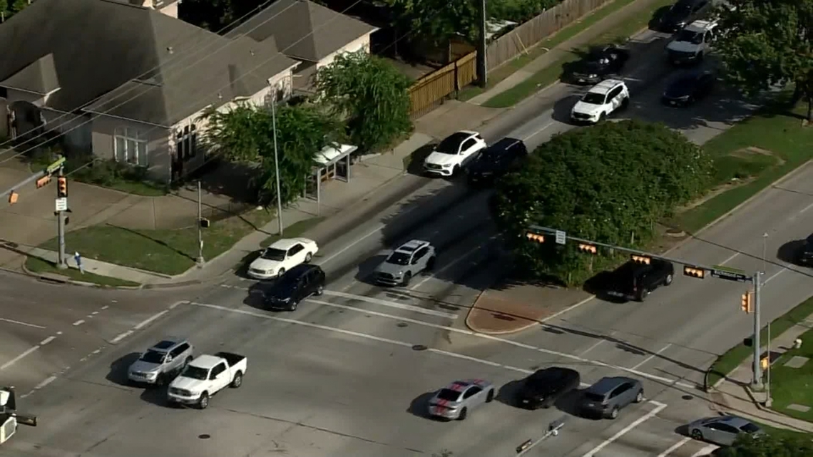 1 shot in hand during altercation at Houston METRO bus shelter
