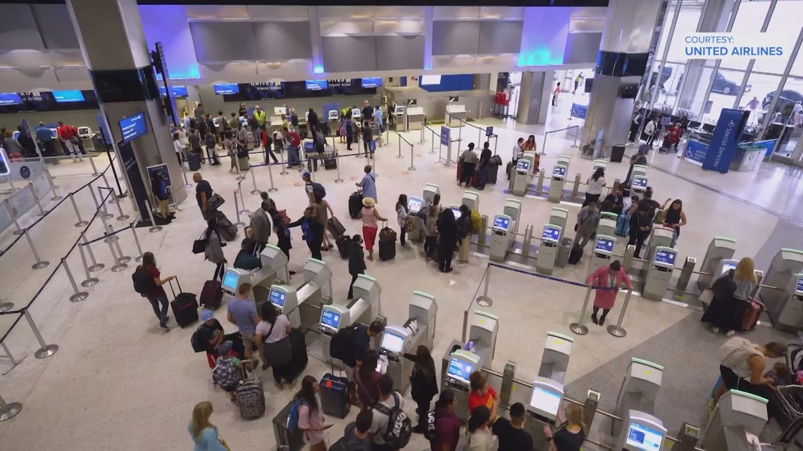 Houston travelers scramble to change plans as major winter storm approaches Texas