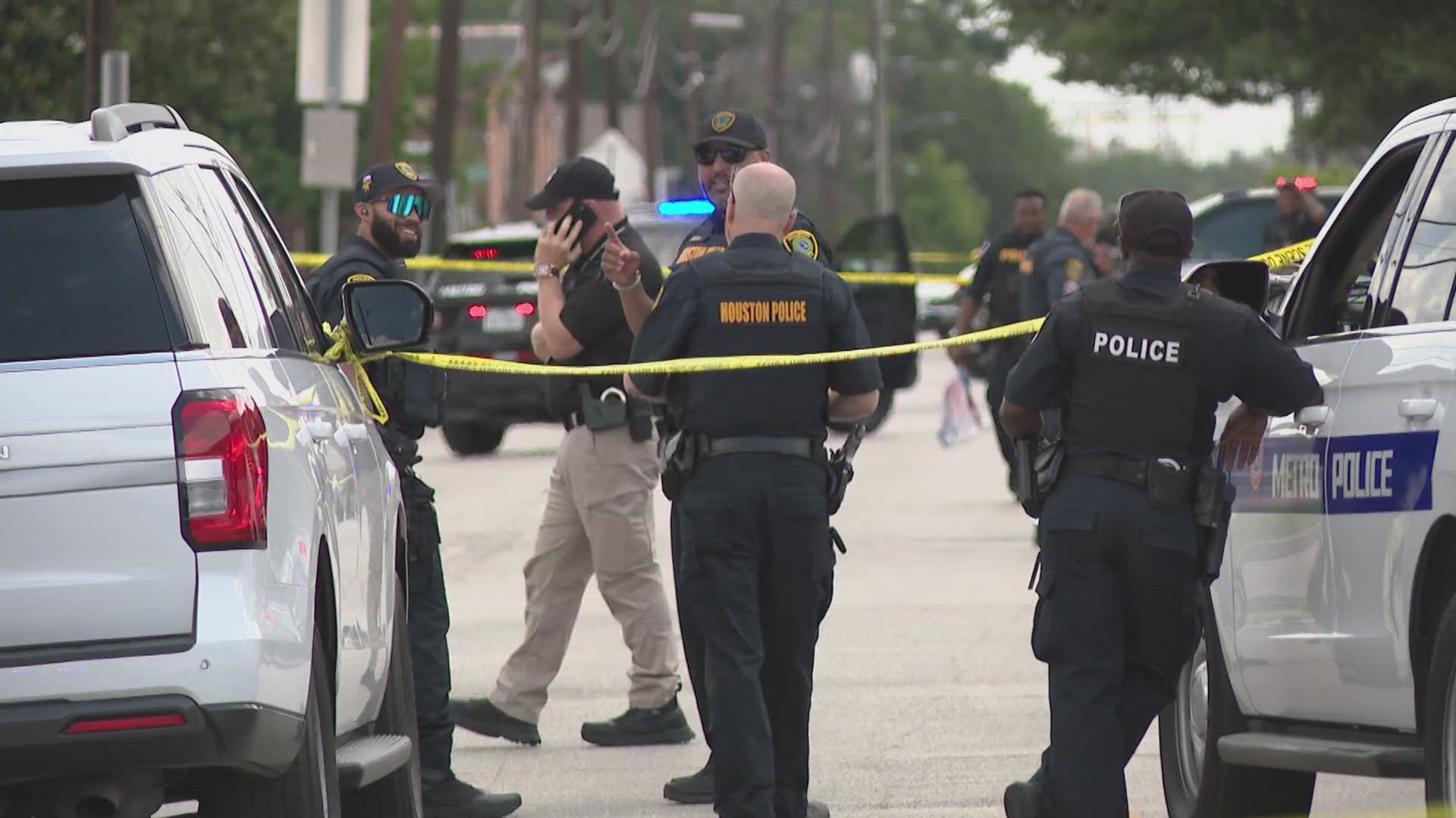 METRO Police: Officer fatally shoots suspect armed with knife near ...