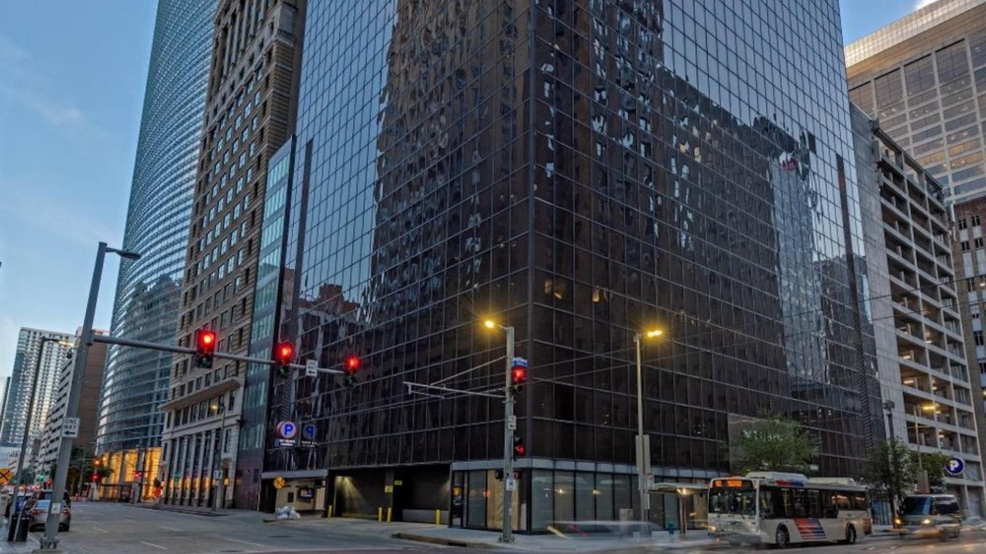 Downtown Houston building on Travis street has new buyer | khou.com